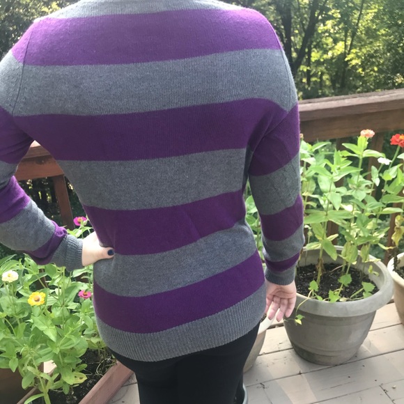 Striped Gap Sweater - Picture 4 of 4